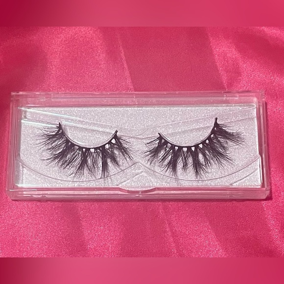 Butterfly Collection- Glamorous - Picture 1 of 3